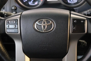 Внедорожник Toyota Land Cruiser Prado 2013 года, 2929000 рублей, Омск