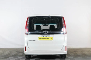 Минивэн Toyota Esquire 2015 года, 2319000 рублей, Тюмень