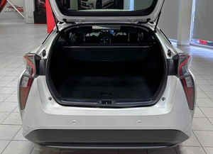 Лифтбек Toyota Prius 2016 года, 1697000 рублей, Красноярск