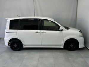 Минивэн Toyota Sienta 2013 года, 995000 рублей, Красноярск