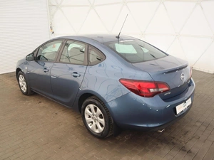 Седан Opel Astra 2014 года, 955000 рублей, Орёл