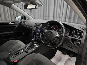 Хетчбэк Volkswagen Golf 2015 года, 1249000 рублей, Красноярск