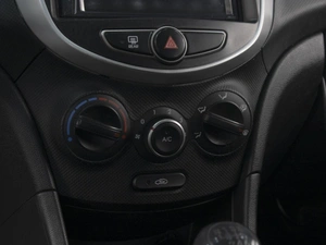 Седан Hyundai Solaris 2016 года, 830000 рублей, Омск