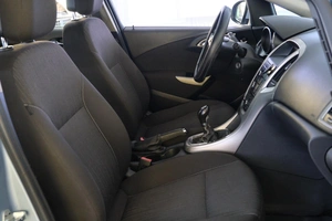 Хетчбэк Opel Astra 2011 года, 819000 рублей, Омск