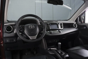 Внедорожник Toyota RAV4 2016 года, 2350000 рублей, Омск