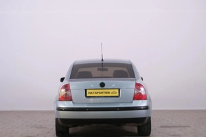 Седан Volkswagen Passat 2002 года, 429000 рублей, Омск