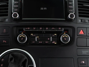 Минивэн Volkswagen Multivan 2011 года, 2649999 рублей, Москва