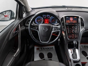 Хетчбэк Opel Astra 2012 года, 825000 рублей, Красноярск