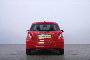 Хетчбэк Toyota Vitz 2011 года, 769000 рублей, Омск