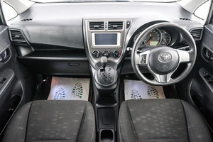 Хетчбэк Toyota Ractis 2012 года, 969000 рублей, Красноярск