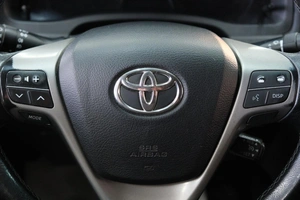 Седан Toyota Avensis 2009 года, 999000 рублей, Омск