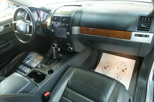 Внедорожник Volkswagen Touareg 2008 года, 1089000 рублей, Омск