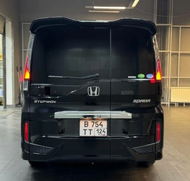 Минивэн Honda Stepwgn Spada 2017 года, 1897000 рублей, Красноярск