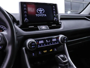 Внедорожник Toyota RAV4 2021 года, 3895000 рублей, Красноярск