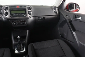 Внедорожник Volkswagen Tiguan 2010 года, 1089000 рублей, Пермь