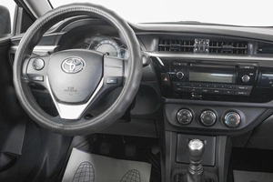 Седан Toyota Corolla 2013 года, 1699000 рублей, Кемерово