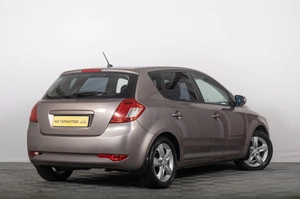 Хетчбэк Kia Ceed 2011 года, 849000 рублей, Томск