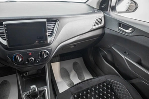 Седан Hyundai Solaris 2017 года, 989000 рублей, Барнаул