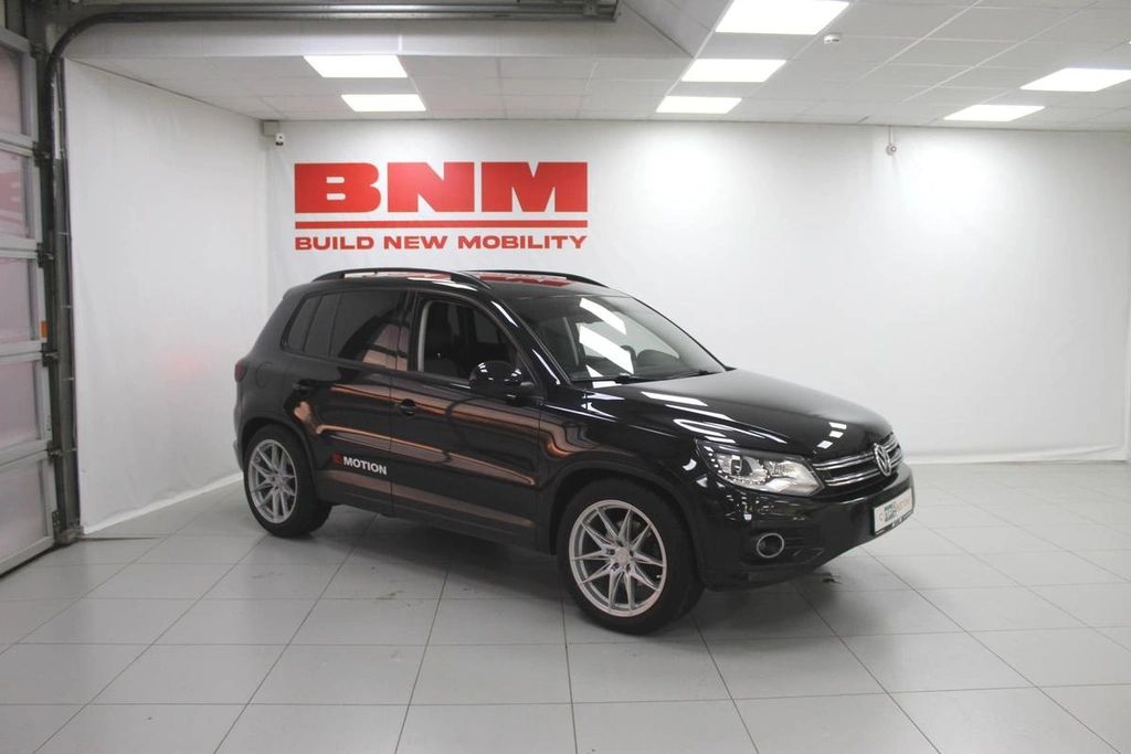 Внедорожник Volkswagen Tiguan 2012 года, 1620000 рублей, Смоленск