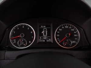 Внедорожник Volkswagen Tiguan 2011 года, 1060000 рублей, Воронеж