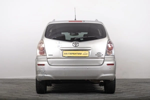 Минивэн Toyota Corolla Verso 2005 года, 669000 рублей, Томск