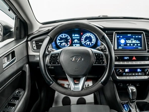 Седан Hyundai Sonata 2017 года, 1700000 рублей, Красноярск