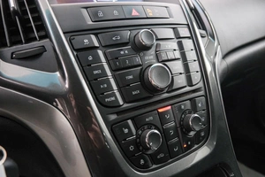 Седан Opel Astra 2014 года, 929000 рублей, Красноярск