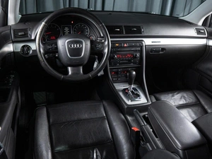 Седан Audi A4 2004 года, 1020000 рублей, Волгоград