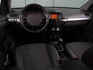 Хетчбэк Opel Astra 2011 года, 669000 рублей, Воронеж