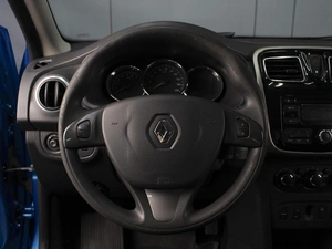 Седан Renault Logan 2015 года, 625000 рублей, Омск