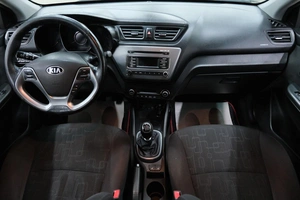 Седан Kia Rio 2016 года, 999000 рублей, Омск