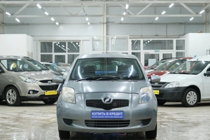 Хетчбэк Toyota Vitz 2007 года, 619000 рублей, Омск