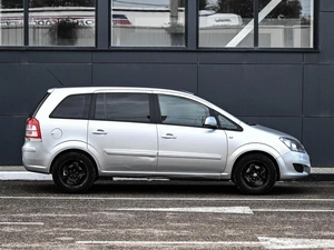 Минивэн Opel Zafira 2012 года, 594000 рублей, Кирилловка
