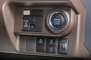 Минивэн Toyota Roomy 2021 года, 969000 рублей, Томск