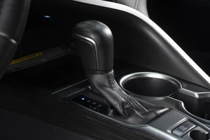 Седан Toyota Camry 2022 года, 2850000 рублей, Омск