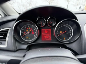 Хетчбэк Opel Astra 2011 года, 715000 рублей, Красноярск