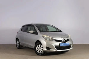 Хетчбэк Toyota Vitz 2012 года, 849000 рублей, Новосибирск