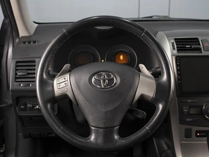 Седан Toyota Corolla 2007 года, 930000 рублей, Омск