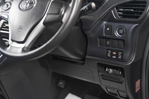 Минивэн Toyota Voxy 2015 года, 1699000 рублей, Томск