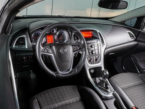 Хетчбэк Opel Astra GTC 2012 года, 749000 рублей, Воронеж