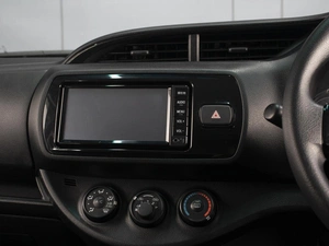 Хетчбэк Toyota Vitz 2017 года, 885000 рублей, Омск