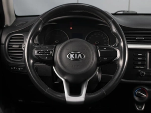 Седан Kia Rio 2018 года, 1390000 рублей, Омск
