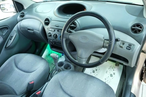 Хетчбэк Toyota Vitz 2000 года, 349000 рублей, Омск