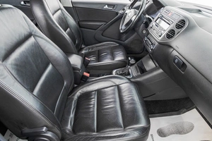 Внедорожник Volkswagen Tiguan 2010 года, 1099000 рублей, Барнаул