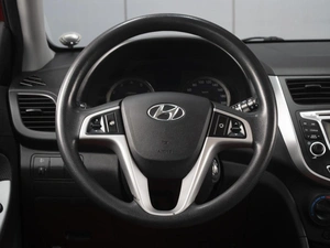 Хетчбэк Hyundai Solaris 2013 года, 1010000 рублей, Омск