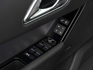 Внедорожник Land Rover Range Rover Velar 2018 года, 3698999 рублей, Москва