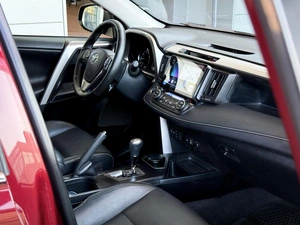 Внедорожник Toyota RAV4 2016 года, 2200000 рублей, Уфа