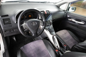 Хетчбэк Toyota Auris 2007 года, 799000 рублей, Красноярск