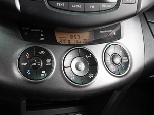 Внедорожник Toyota RAV4 2010 года, 1399000 рублей, Воронеж