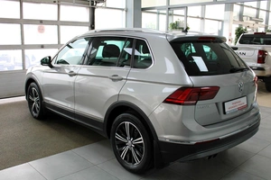 Внедорожник Volkswagen Tiguan 2016 года, 2450000 рублей, Красноярск